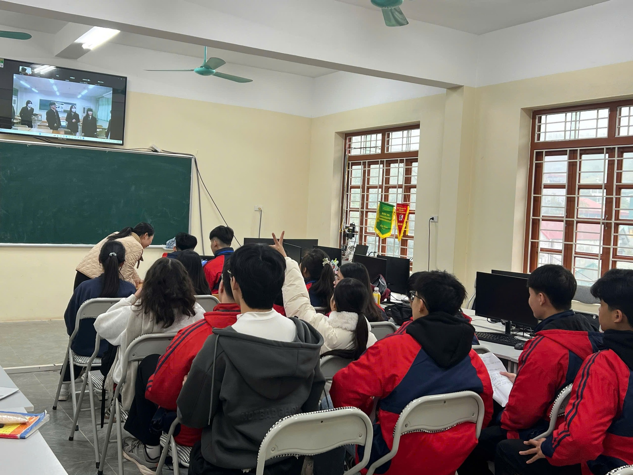 Có thể là hình ảnh về học tập và văn bản
