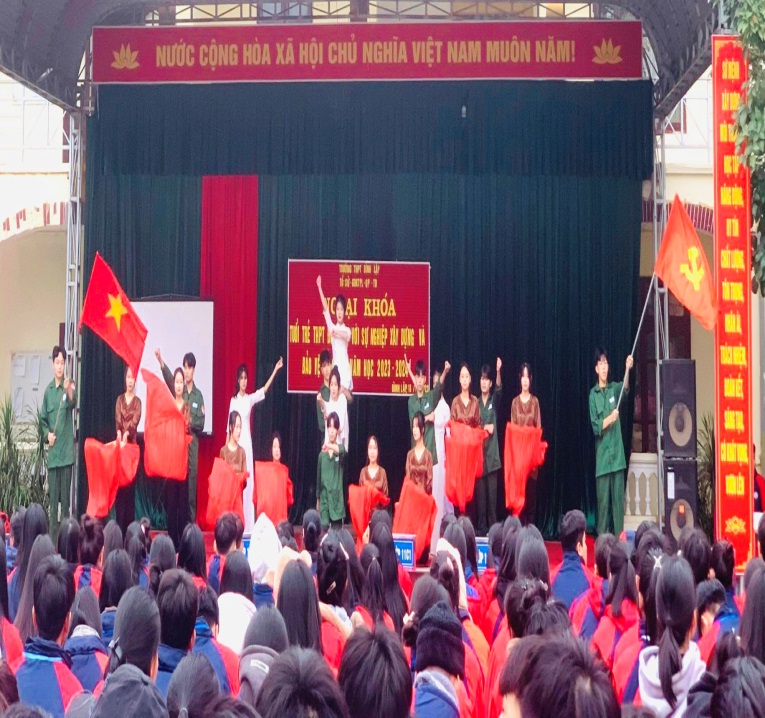 NGOẠI KHÓA “TUỔI TRẺ TRƯỜNG THPT HUYỆN ĐÌNH LẬP VỚI SỰ NGHIỆP XÂY DỰNG BẢO VỆ TỔ QUỐC”