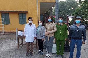 ẤM TÌNH YÊU THƯƠNG, ĐOÀN KẾT MÙA DỊCH COVID-19 TẠI TRƯỜNG THPT ĐÌNH LẬP