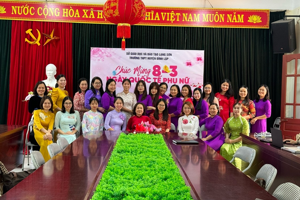 CÔNG ĐOÀN TRƯỜNG THPT HUYỆN ĐÌNH LẬP PHÁT ĐỘNG ĐOÀN VIÊN HƯỞNG ỨNG TUẦN LỄ ÁO DÀI VÀ TỔ CHỨC 8/3 CHO NỮ CÁN BỘ, GIÁO VIÊN, NHÂN VIÊN