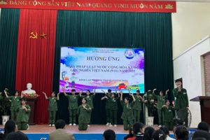 TRƯỜNG THPT ĐÌNH LẬP TỔ CHỨC CHƯƠNG TRÌNH HƯỞNG ỨNG NGÀY PHÁP LUẬT VIỆT NAM NĂM 2025